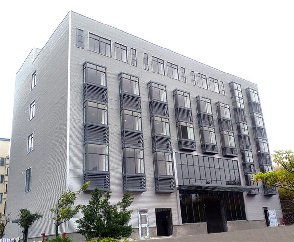 利盈发展有限公司办公大楼 广东-清远 建筑面积：4800平方米 六层